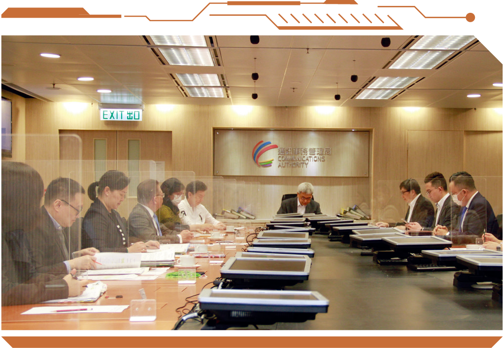 通讯局广播投诉委员会定期举行会议处理有关广播内容的投诉。