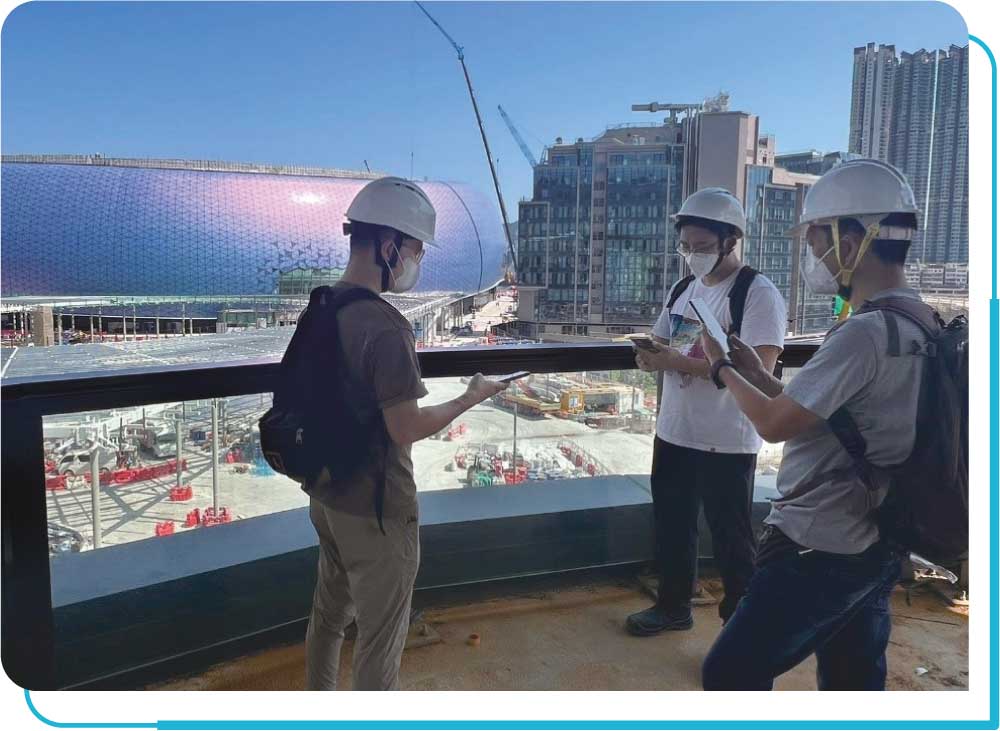 通讯办职员于启德体育园进行流动网络覆盖测试。