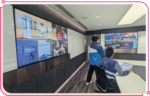 Staff members of OFCA monitoring the digital terrestrial television signals.