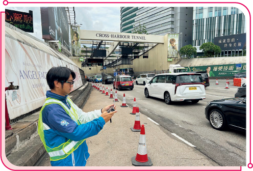 Staff members of OFCA testing the compatibility of radio signals re-broadcast in the tunnel with sound broadcasting signals.