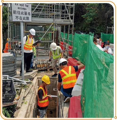 Staff members of OFCA together with representatives from the relevant FNO carrying out acceptance work on a telecommunications manhole installed under the Subsidy Scheme to Extend Fibre-based Networks to Villages in Remote Areas.