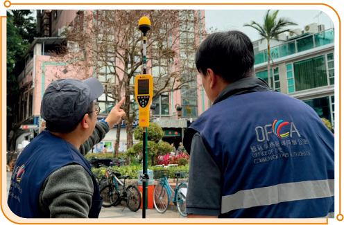 Staff members of OFCA conducting a non-ionising radiation measurement for the residents near RBSs.