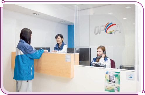 Staff members of OFCA handle public enquiries and complaints related to broadcasting and telecommunications matters in writing, through email and hotline.